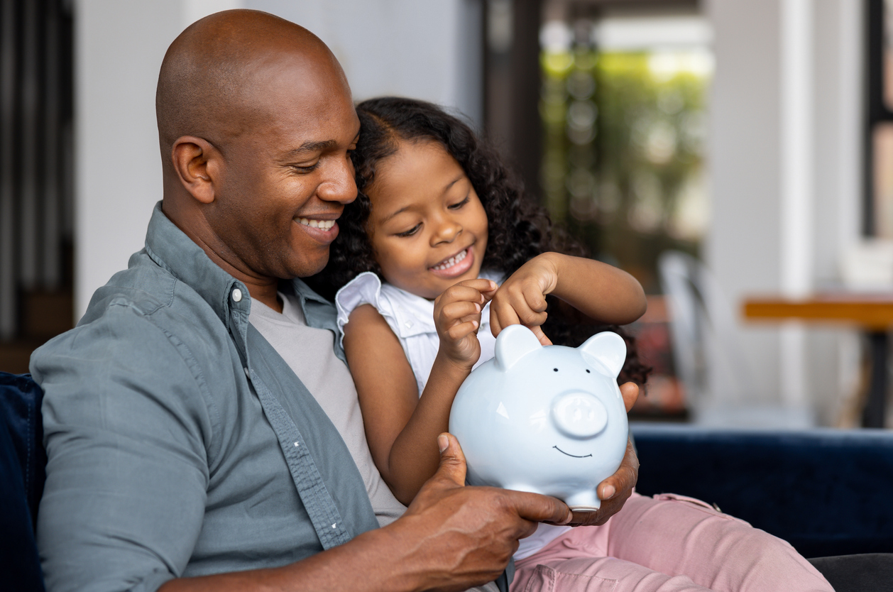 Building Financial Literacy Skills at Home: A Parent’s Guide